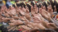 Acara ini diikuti 1001 penari yang terdiri dari polwan, mahasiswa dan pelajar.