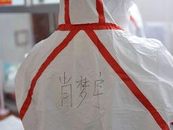 Potret Kerja Keras Staf Medis Tangani Virus Corona