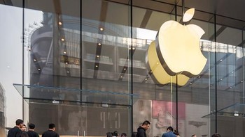Sebab kebijakan itu akan berdampak pada penjualan iPhone di China. Foto: Getty Images