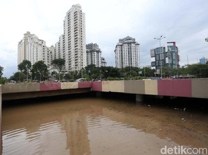 Bandelnya Banjir di Kolong Kemayoran