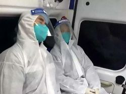 Potret Kerja Keras Staf Medis Tangani Virus Corona