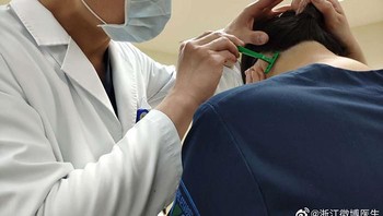 Tak sekadar asal potong rambut, bagian tepi kepala pun ikut dirapikan dan dicukur. Foto: Astroboys2019 via Bored Panda