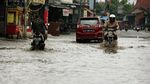Saluran Air Buruk, Jalan Jatibening Bekasi Banjir Saat Hujan