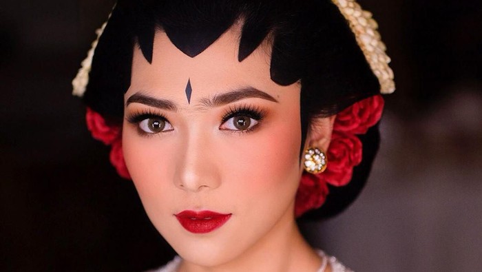 makeup nikah Isyana Sarasvati makeup nikah Isyana Sarasvati
