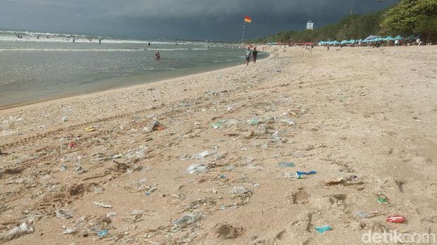 Banjir Sampah Plastik di Kuta Bali, Ini Kata Kadispar