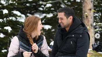 Begini momen Nayel Nassar melamar Jennifer Gates di hamparan salju. Sederhana tapi penuh makna. Foto: Instagram @nayelnassar