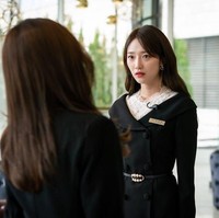  Pyo Ye Jin yang berperan sebagai On Yoo Ri di drama Korea VIP juga sempat menyita perhatian para penonton lewat aktingnya. Ia berperan sebagai pelakor yang menjalin hubungan terlarang dengan suami Jang Na Ra di drakor VIP. Foto: Instagram