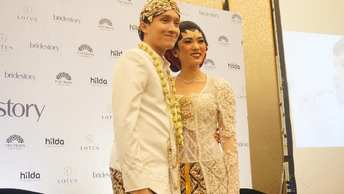 Rayhan Maditra dan Isyana Sarasvati Rayhan Maditra dan Isyana Sarasvati