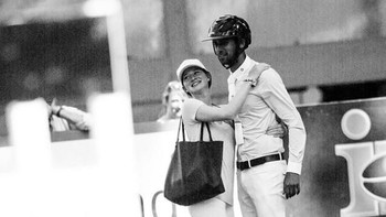 Keduanya saling mendukung satu sama lain. Ini momen Jennifer Gates mendukung Nayel Nassar yang tengah bertanding. Foto: Instagram @nayelnassar