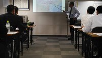 Norihito dan supir taksi lainnya pun mendapat pelatihan mengenai rute-rute jalanan di kota, jalur alternatif, serta jam-jam rawan kemacetan (AP)