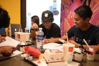 Dikritik Keras, Gadis Ini Marahi Anak Kecil Bercanda di Resto 