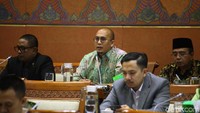 Anggota Komisi VI DPR RI Fraksi Gerindra Andre Rosiade menyindir peran Komisaris Utama PT Pertamina (Persero) Basuki Thajaja Purnama (BTP) alias Ahok. Andre menyinggung Ahok yang selalu tampil. Ia mengingatkan jangan sampai ada istilah komisaris rasa direktur utama.