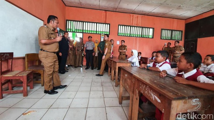 Suasana belajar di SDN Samudrajaya 04 Bekasi (Isal Mawardi/detikcom)
