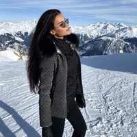 Bersama sang pria multimiliuner, Yana pun diajak keliling dunia. Mulai dari liburan musim panas hingga liburan musim dingin ke Alpen.  Foto: Instagram @yana.orfeeva