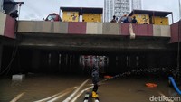 Ada beberapa pompa yang dikerahkan.