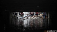 Underpass ini terendam sejak Minggu (2/2) kemarin.