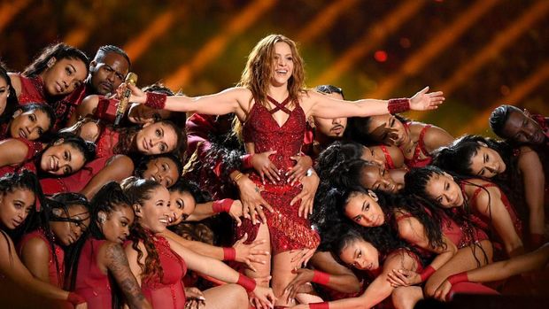 Shakira saat Super Bowl 2020 / 