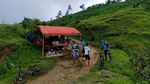 Gowes Hingga ke Atas Awan di Puncak Gunung Gajah