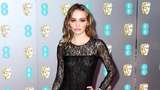 Penampilan Lily-Rose Depp dengan Dress Menerawang di BAFTA
