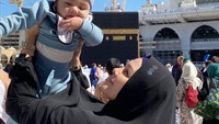 Fitri juga sangat dekat dengan anak-anak Nikita. Ia pun rela menjaga Arkana, anak Nikita bersama Dipo Latief, saat ibunya sedang berjuang menghadapi tuduhan kekerasan yang dilayangkan mantan suaminya. Foto: Instagram fitri_salhuteru