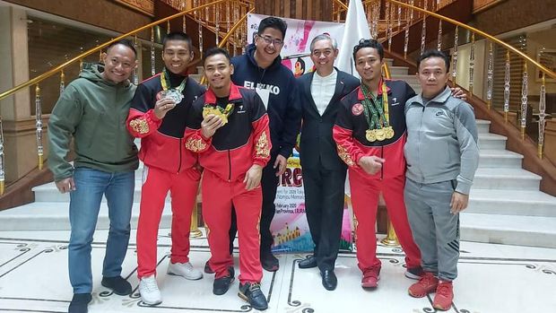 Eko Yuli cs Gondol 6 Emas dari Kejuaraan Angkat Besi di Iran
