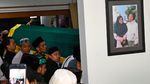 FOTO: Rumah Duka Gus Sholah Terus Dipadati Pelayat
