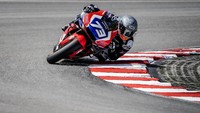 Repsol Honda telah menunjuk Alex Marquez untuk untuk bertandem dengan Marc Marquez di MotoGP 2020. Rencananya, besok, Selasa (4/2/2020), duo Marquez akan hadir di Jakarta untuk melakukan peluncuran tim MotoGP. Foto: Instagram @alexmarquez73
