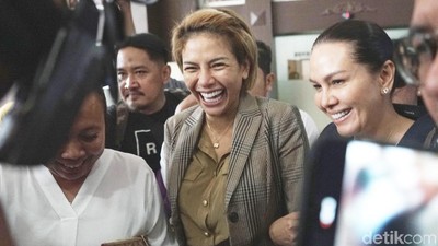 Tertawa Terus! Nikita Mirzani Tetap Ceria