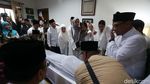 Suasana di Rumah Duka Gus Sholah