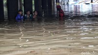 Saat ini kondisi underpass masih banjir cukup tinggi.