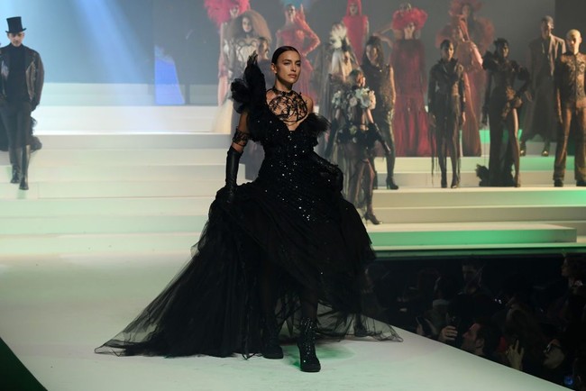 Irina Shayk saat ini tengah disibukkan dengan kegiatannya sebagai single parent setelah berpisah dari Bradley Cooper. Dari hubungannya dengan bintang film A Star Is Born itu, dia dikaruniai seorang putri bernama Lea De Seine yang kini berusia dua tahun. Foto: Pascal Le Segretain/Getty Images