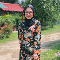 Saya tidak pergi ke gym. Nggak ada cheatday dalam tempo lima bulan. Saya strict dengan makanan yang saya konsumsi. Minum air putih tiga liter sehari. Saya juga skipping 500 kali setiap hari dan senam. Total workout sekurang-kurangnya dua jam setiap hari, kata Syarmine. Foto: Twitter @__syarmineisa