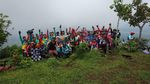 Gowes Hingga ke Atas Awan di Puncak Gunung Gajah