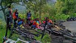Gowes Hingga ke Atas Awan di Puncak Gunung Gajah