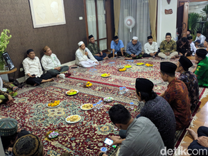 Tahlilan Digelar di Rumah Duka Gus Sholah di Mampang Jaksel