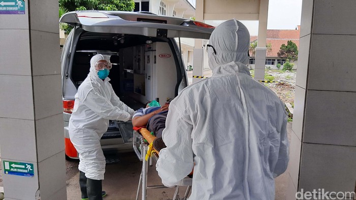 RS Margono Soekarjo Purwokerto mengantisipasi penyebaran virus Corona di wilayah Banyumas. Mereka menggelar simulasi penanganan pasien infeksi virus corona.