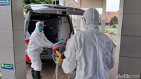 Dalam simulasi tersebut dipraktekkan bagaimana penanganan untuk mengevakuasi korban virus Corona hingga penanganannya hingga berada di ruang isolasi.