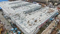 RS yang berbentuk sementara atau darurat ini dirancang khusus dengan 1.000 tempat tidur untuk pasien virus corona. Pembangunan RS ini dimaksudkan untuk memenuhi kekurangan tempat tidur di rumah-rumah sakit kota Wuhan yang menjadi pusat wabah virus corona. Foto: Xinhua/Cheng Min