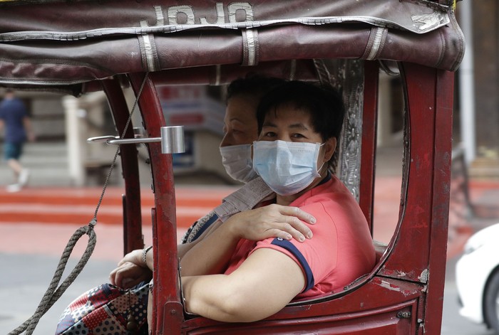 Wabah virus Corona dari China memang cukup membuat warga di seluruh penjuru dunia harus bersiap siaga. Pasalnya, hingga kini ratusan korban jiwa telah menjadi korbannya.