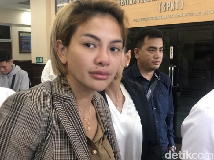 Nikita Mirzani dilimpahkan ke Kejaksaan.