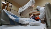 Selain itu, RS Margono Soekarjo Purwokerto juga merupakan rumah sakit rujukan atau yang ditunjuk rujukan untuk penanganan infeksi virus corona.
