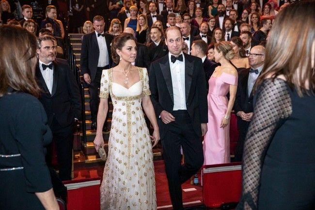 Pilihan Kate untuk memakai gaun bekas senada dengan semangat berpakaian ramah lingkungan yang menjadi dress-code BAFTAs 2020. Sustainability sangat penting bagi BAFTA dan kami melakukannya lebih dari biasanya, kata juru bicara BAFTAs seperti dikutip Harpers Bazaar. (Foto: Getty Images)