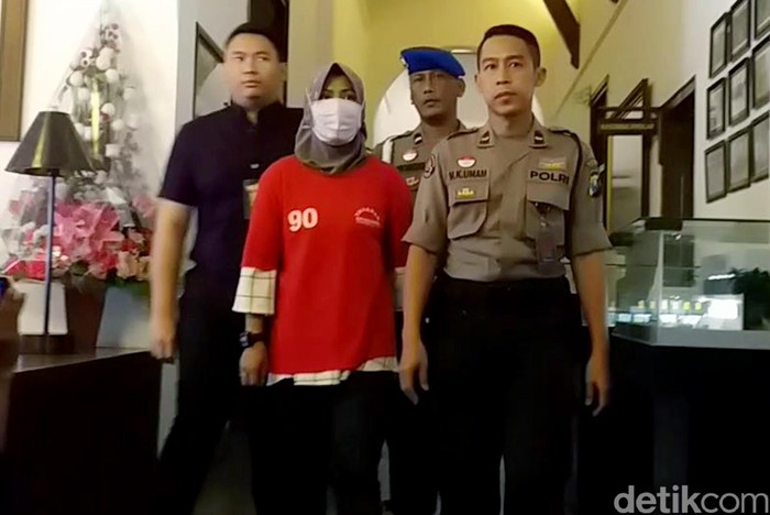 Ini Tampang Zikria Netizen Penghina Risma Polisi akhirnya menampilkan Zikria netizen penghina Wali Kota Surabaya Tri Rismaharini.