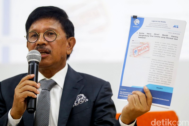 Kominfo Johnny G Plate peringatkan masyarakat terkait hoax penyebaran virus corona. Sebanyak 54 kasus sudah dilaporkan.