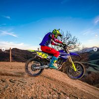 Valentino Rossi 'Terbang' Pakai Motor Motocross