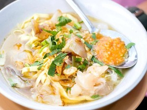 Mendung Begini Enaknya Hangatkan Badan dengan Mie Kocok Bandung di Sini
