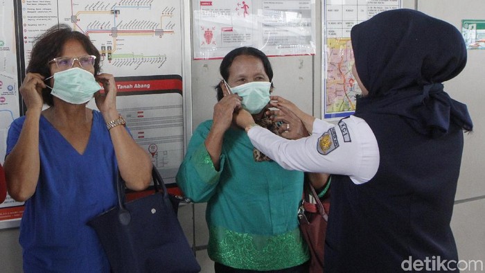 Giliran Stasiun Tanah Abang Jadi Sasaran Sosialisasi Virus Corona Padatnya aktivitas warga di Stasiun Tanah Abang, Jakarta, membuat PT KCI melakukan sosialisasi terkait virus corona.