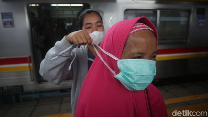 Giliran Stasiun Tanah Abang Jadi Sasaran Sosialisasi Virus Corona Padatnya aktivitas warga di Stasiun Tanah Abang, Jakarta, membuat PT KCI melakukan sosialisasi terkait virus corona.