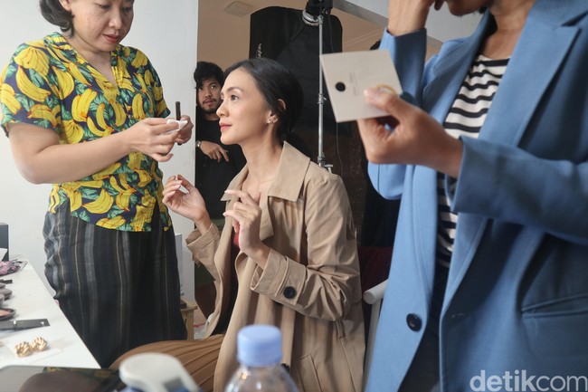 Wolipop baru-baru ini melakukan pemotretan bersama rising star Agla Artalidia yang menjadi salah satu pemeran di film Nanti Kita Cerita Tentang Hari Ini (NKCTHI). Inilah keseruan di balik layar pemotretan Wolipop bersamaAgla. Foto: wolipop