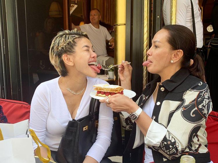 Kulineran Hits Fitri Salhuteru, Pengusaha dan Sahabat Nikita Mirzani